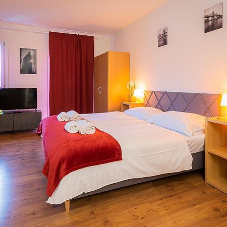 Los Lorentes Residences Bulle Bagian luar foto